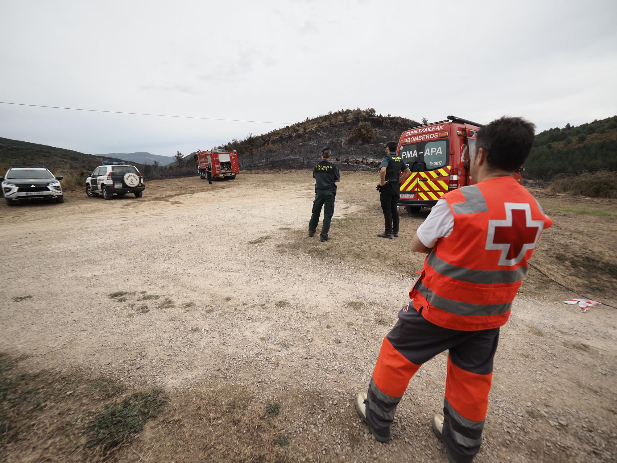 Fotos de las labores de extinción del incendio en Urraúl Alto, Urrulgaine