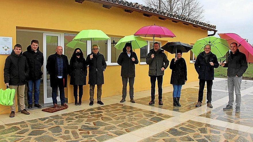 (Izda-dcha) Jabi Arakama, Ibon Mimentza, Txus Cía, Maribel García Malo, Carlos Pérez-Nievas, José Suárez, Javier Lecumberri, Laura Aznal, Adolfo Araiz y Carlos García.