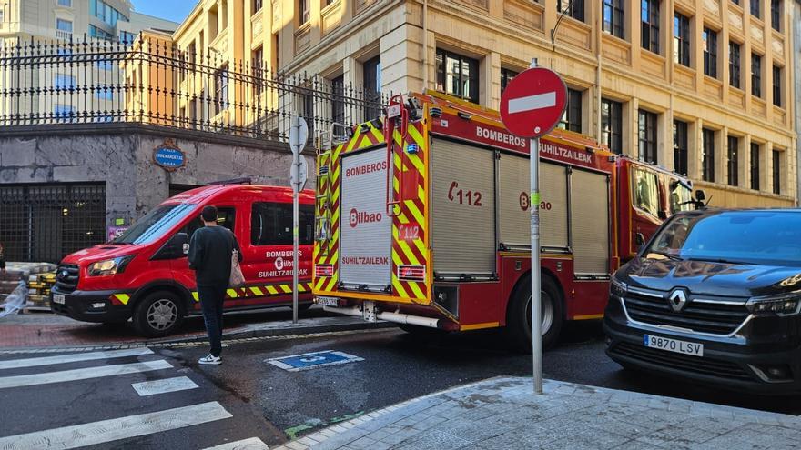 Desalojan un colegio de Bilbao por un incendio