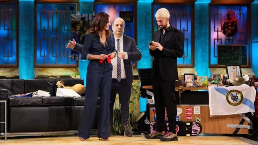De Estella a &#039;La Revuelta&#039;: El regalo navarro de Mariló Montero a David Broncano que no se vio en el programa
