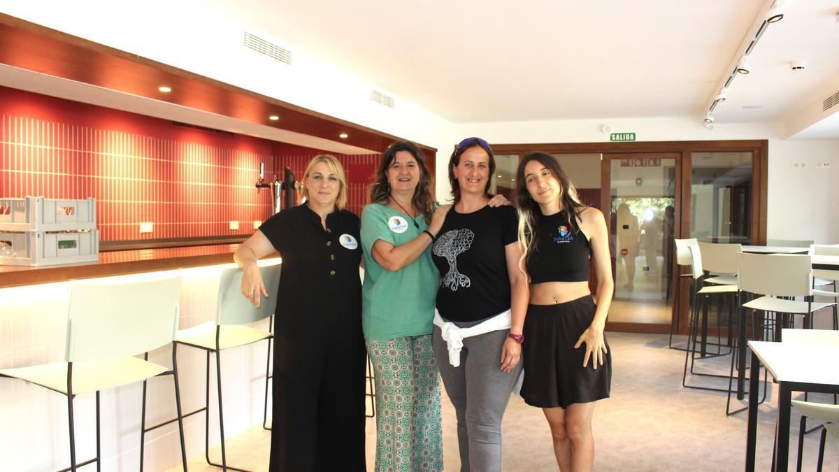 Llinares, Madinabeitia, Díaz de Gereñu, Triviño, y el resto de sus compañeras y compañeros afrontan con &quot;muchísima ilusión&quot; la apertura del bar-restaurante.
