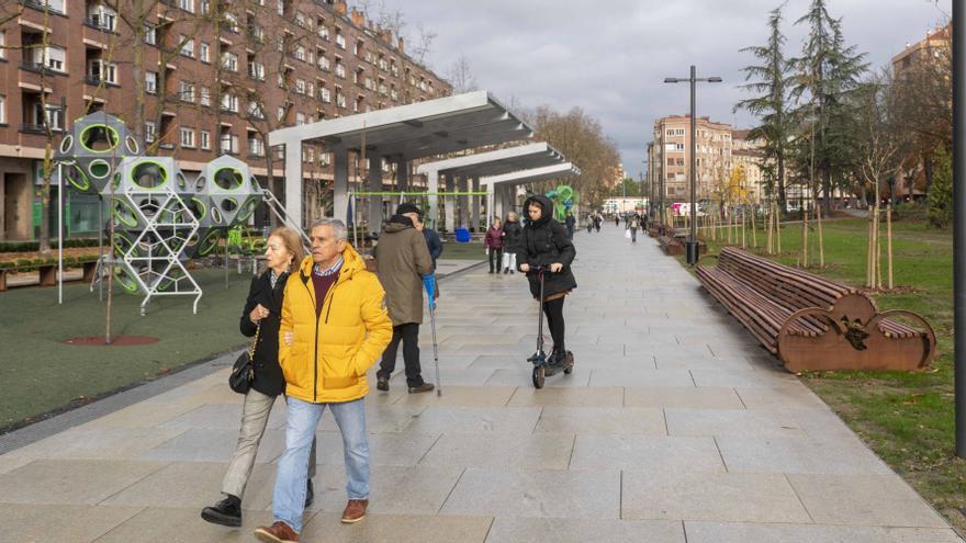 Vitoria estrena una semi peatonalizada calle Los Herrán