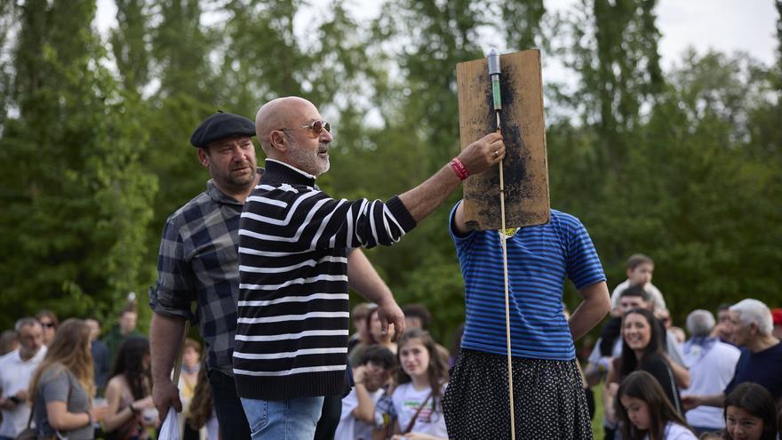 Comienza el calendario festivo de los barrios de Pamplona con el chupinazo de San Jorge