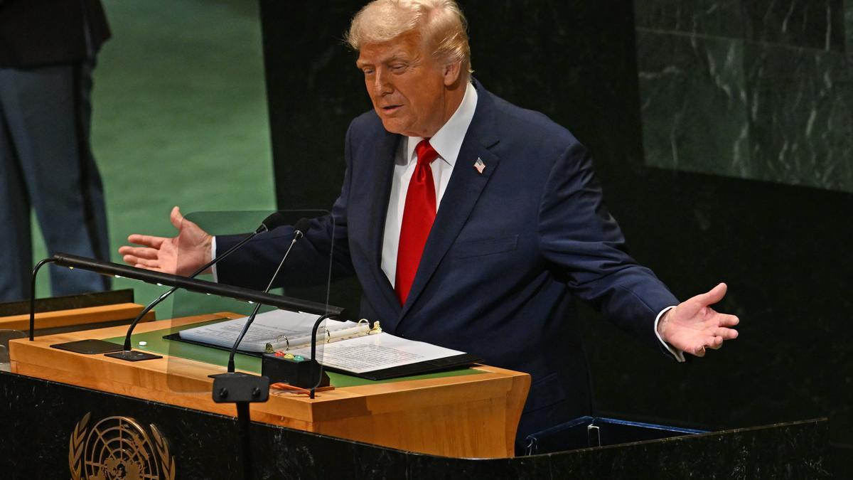 El presidente Donald Trump se dirige al Salón de la Asamblea General de las Naciones Unidas.