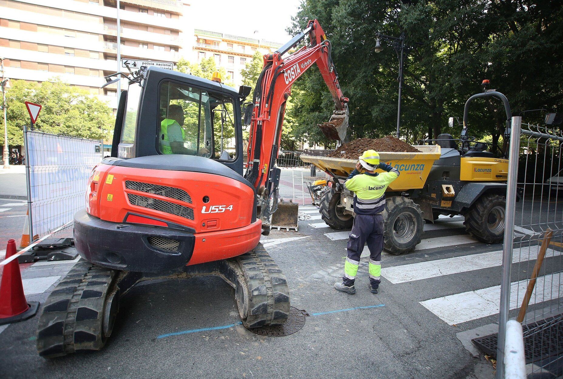 Fotos del inicio de las catas previas al comienzo de las obra del Paseo de Sarasate