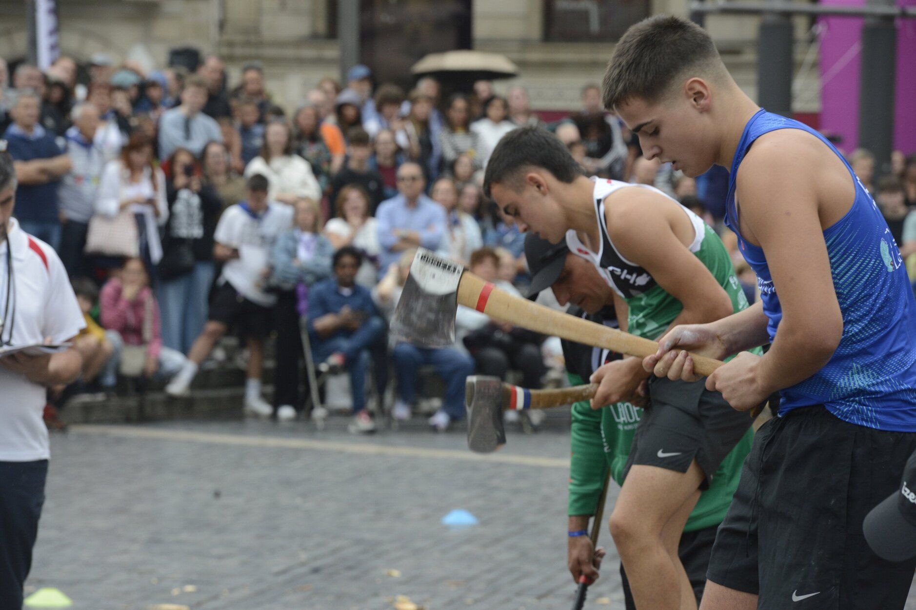 En fotos: herri kirolak en la plaza del Arriaga