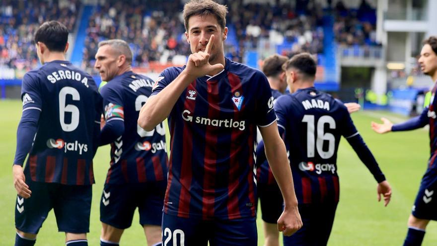 Martón suma y sigue lejos de San Mamés: 12 goles y un doblete decisivo con el Eibar