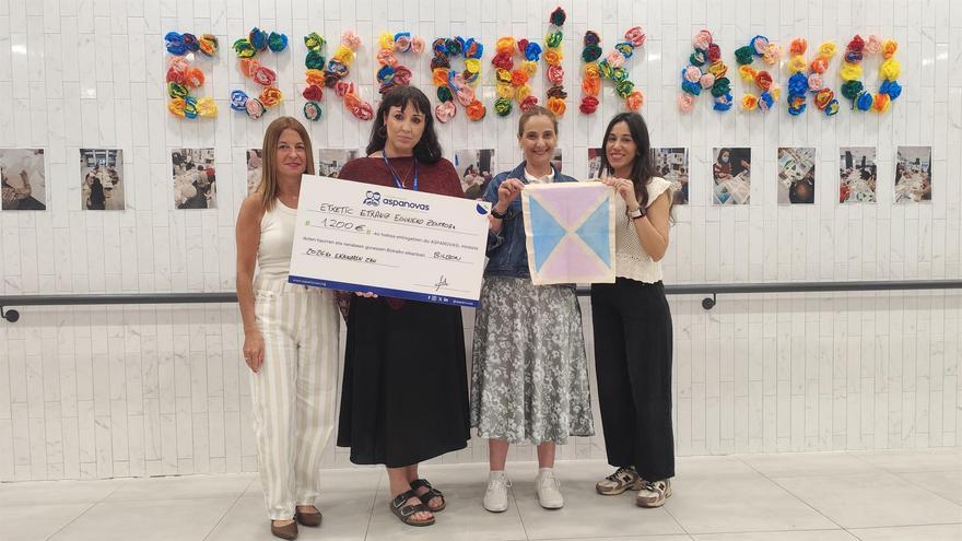 etxeTIC Etxaniz eguneko zentroak 1.200 euro bildu ditu Aspanovas elkartearentzat ekimen solidario batean