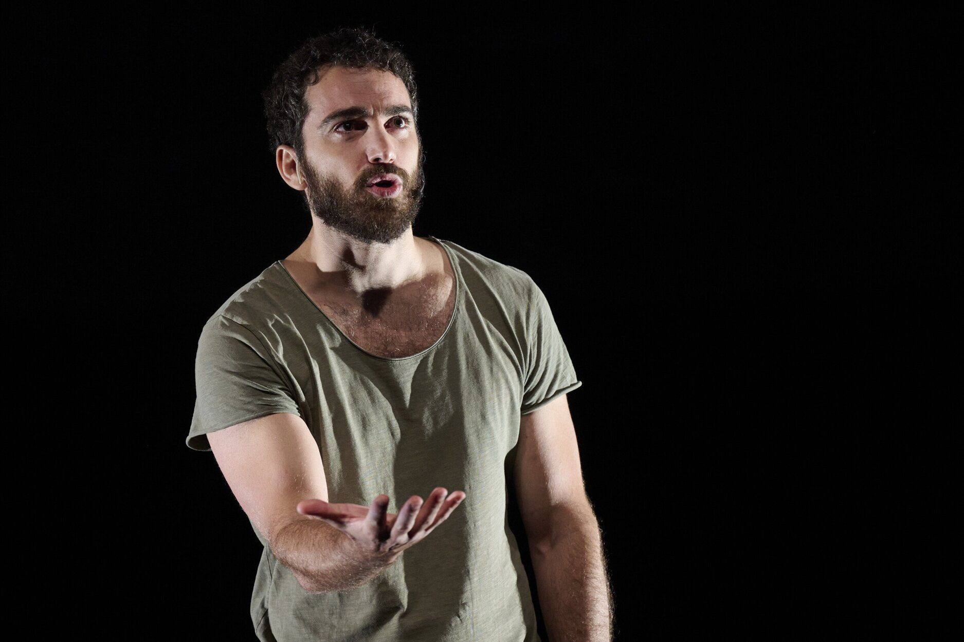 Imágenes de la obra 'En mitad de tanto fuego' en el Festival de Teatro de Olite