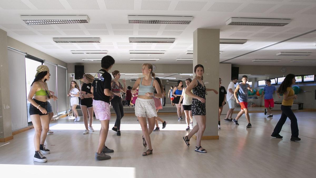 Un curso de baile en la Casa de la Juventud de Pamplona