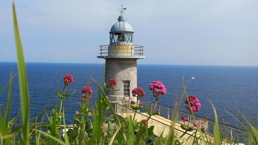 "El único faro visitable de Euskadi" está a dos horas de Pamplona y solo se llega a él "con marea baja", según National Geographic