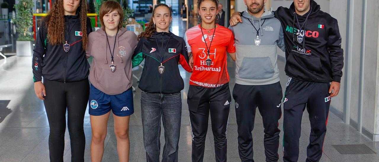 Llegada a Noáin - Pamplona de los medallistas navarros en el Mundial de frontball