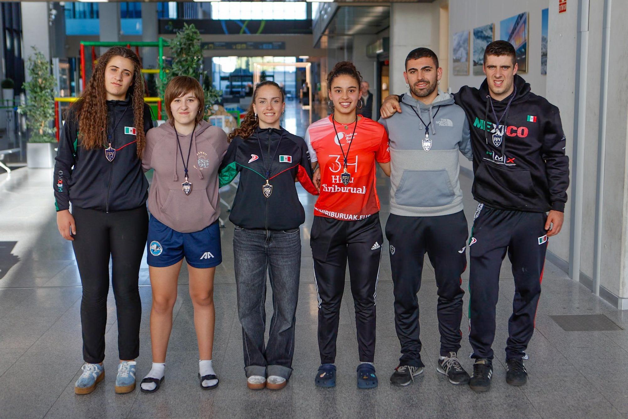 Llegada a Noáin - Pamplona de los medallistas navarros en el Mundial de frontball