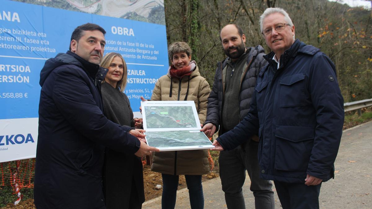 Josu Bilbao, Leire Artola, Olatz Lezeta, Gorka Artola y José Ignacio Asensio.