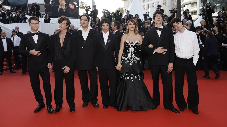'Los Javis' ganan el premio a Mejor Dirección en la 79 edición del Festival de Cannes por su película 'La bola negra'