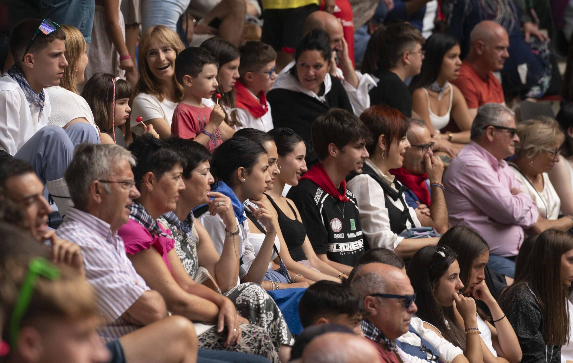Eb imágenes: Las vaquillas reinan en el Iradier Arena