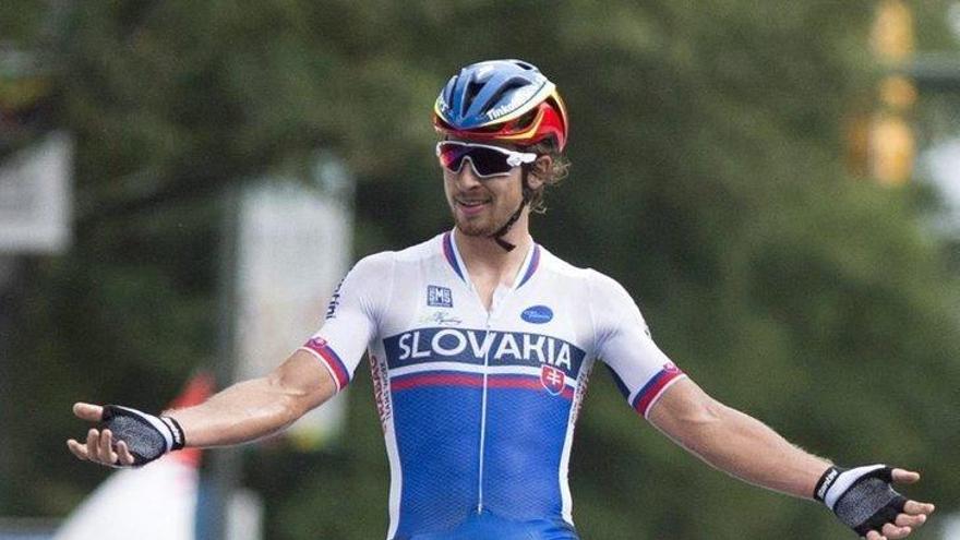 Peter Sagan, cruzando destacado la meta de Richmond (EEUU), en el Mundial de 2015.