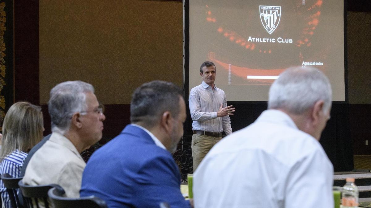 Athletic junto a instituciones locales en Ciudad de México.