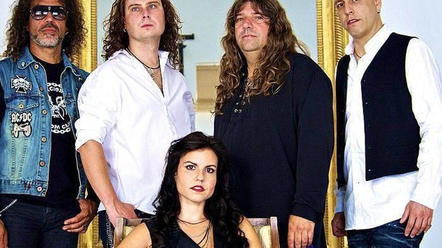 Los componentes de la banda Xtasy.