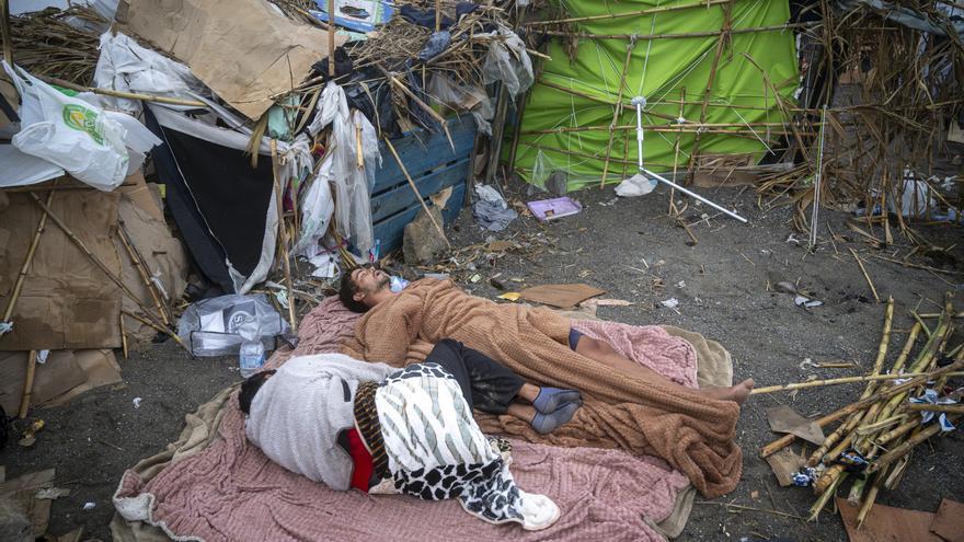 Un operativo localizará a migrantes que pernoctan en espacios públicos de barrios de Ceuta