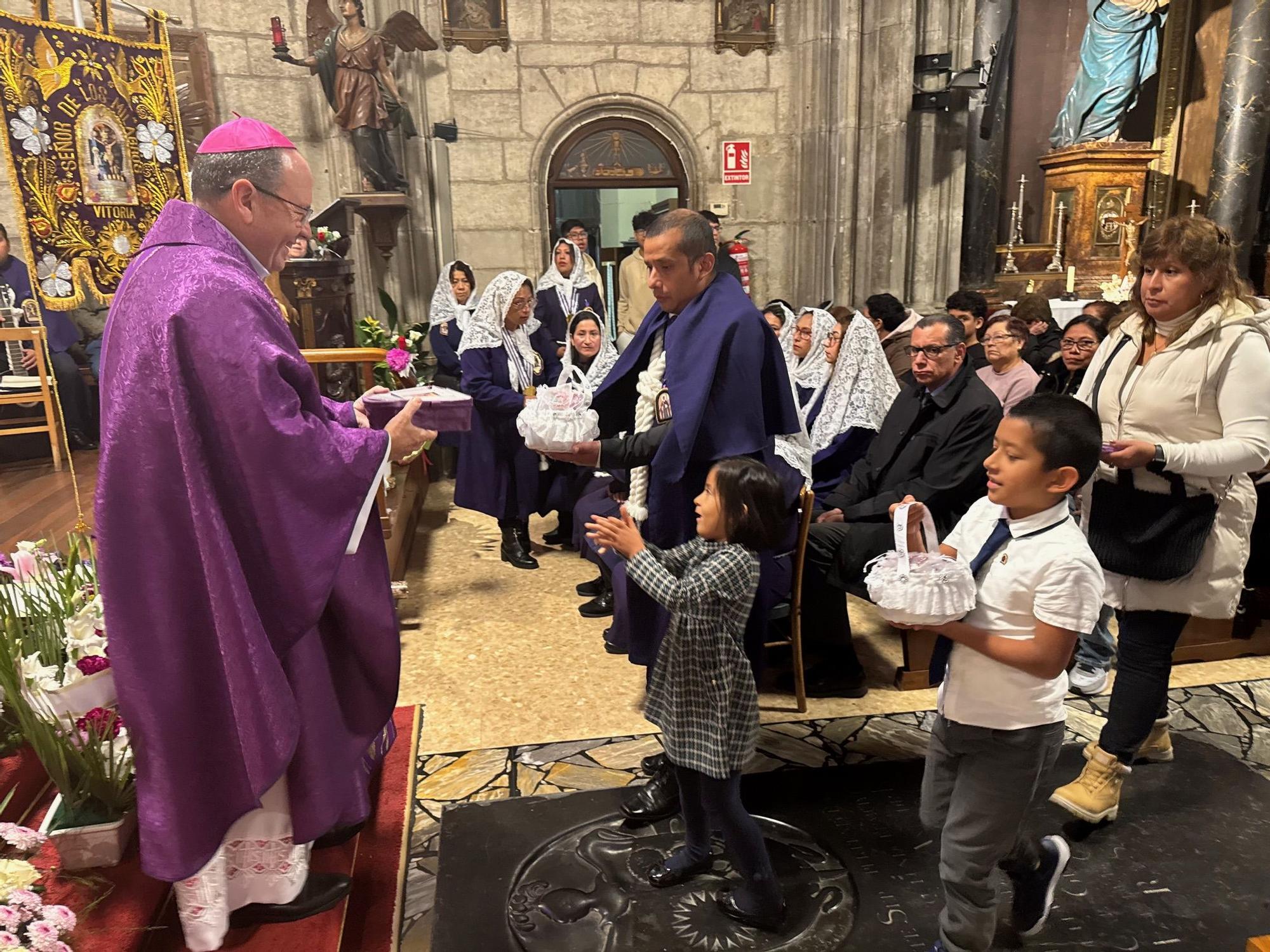 En imágenes: Procesión peruana por Vitoria en honor al patrón de Perú