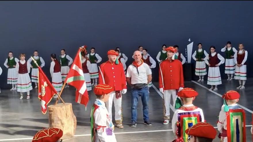 El homenaje sorpresa a Juan Miguel Cantero en el frontón.