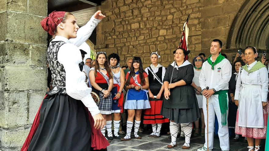 Gigantes y ciclismo animan el día de  la patrona en las fiestas de Amurrio