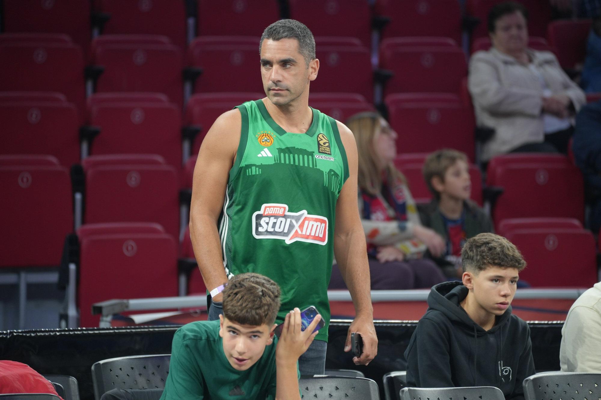 En imágenes: Ambientazo en el Baskonia-Panathinaikos (¡Búscate en las fotos!)