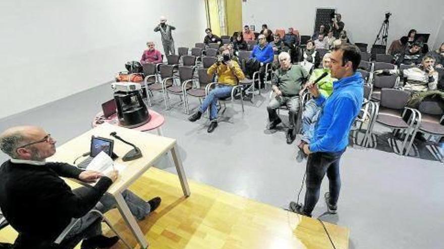 El técnico Floren Luqui, durante la moderación del Foro.