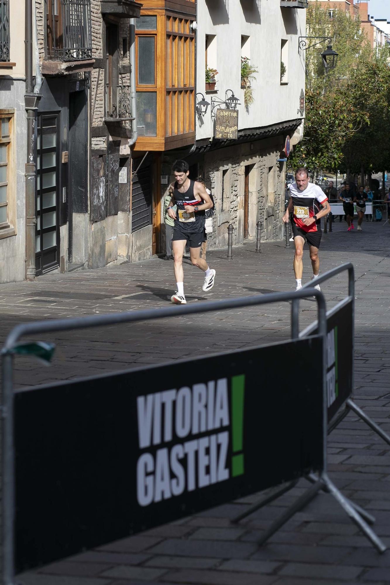 En imágenes: Miles de personas participan en La Conquista de la Almendra