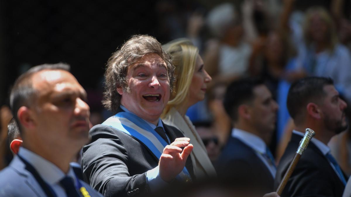 Javier Milei durante el desfile tras su toma de posesión.