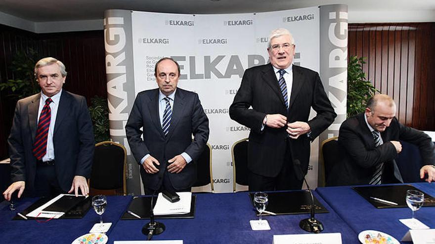 De izq. a der., Esteban Heredia, director del Área de Consultoría y Servicios Financieros,Jesús Alberdi, consejero delegado de Elkargi,Pello Juaristi, director de Operaciones Financieras yJavier Arnáez, director territorial de Elkargi en Navarra.