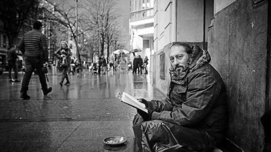 &quot;Intento aprovechar  el tiempo leyendo libros&quot;