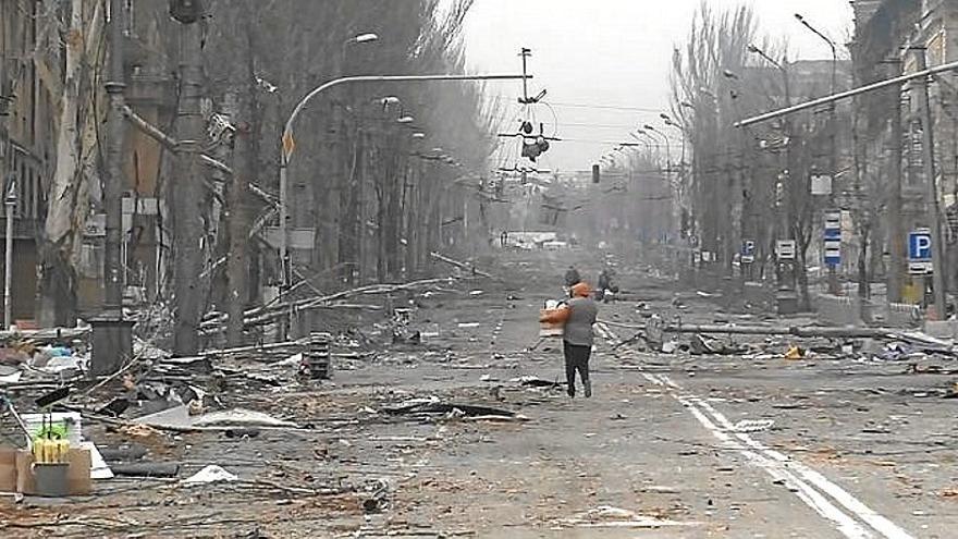 Una calle de la ciudad de Mariúpol.  | FOTO: RTVE