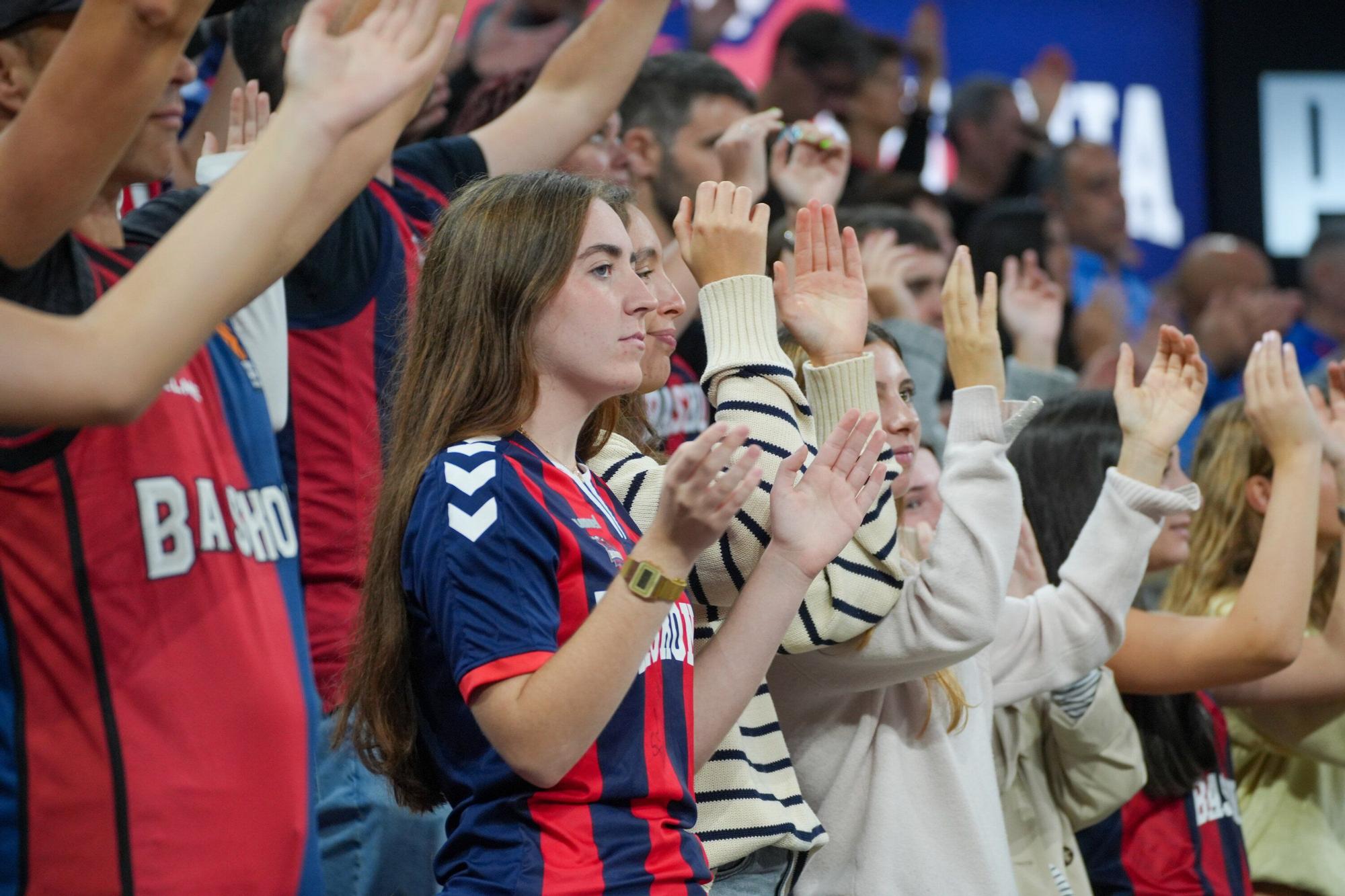 En imágenes: Ambientazo en el Baskonia-Panathinaikos (¡Búscate en las fotos!)