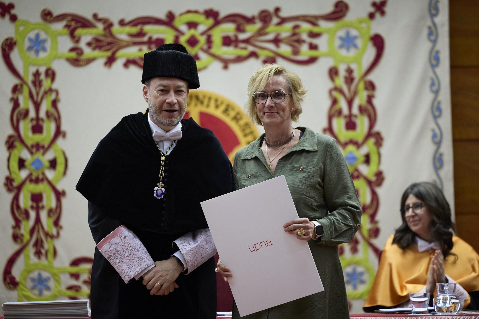 Fotos del homenaje de la UPNA a las personas que llevan 25 años trabajando en la Universidad