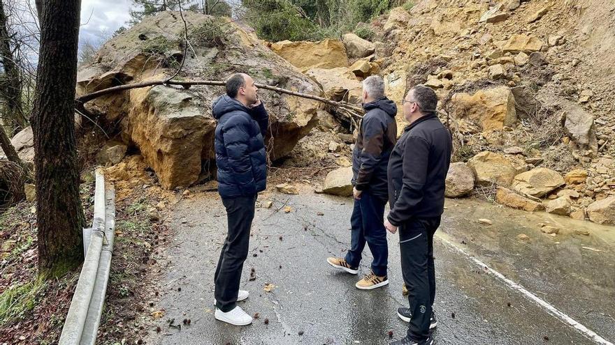 Hondarribia: un desprendimiento en una ladera obliga a desalojar dos viviendas