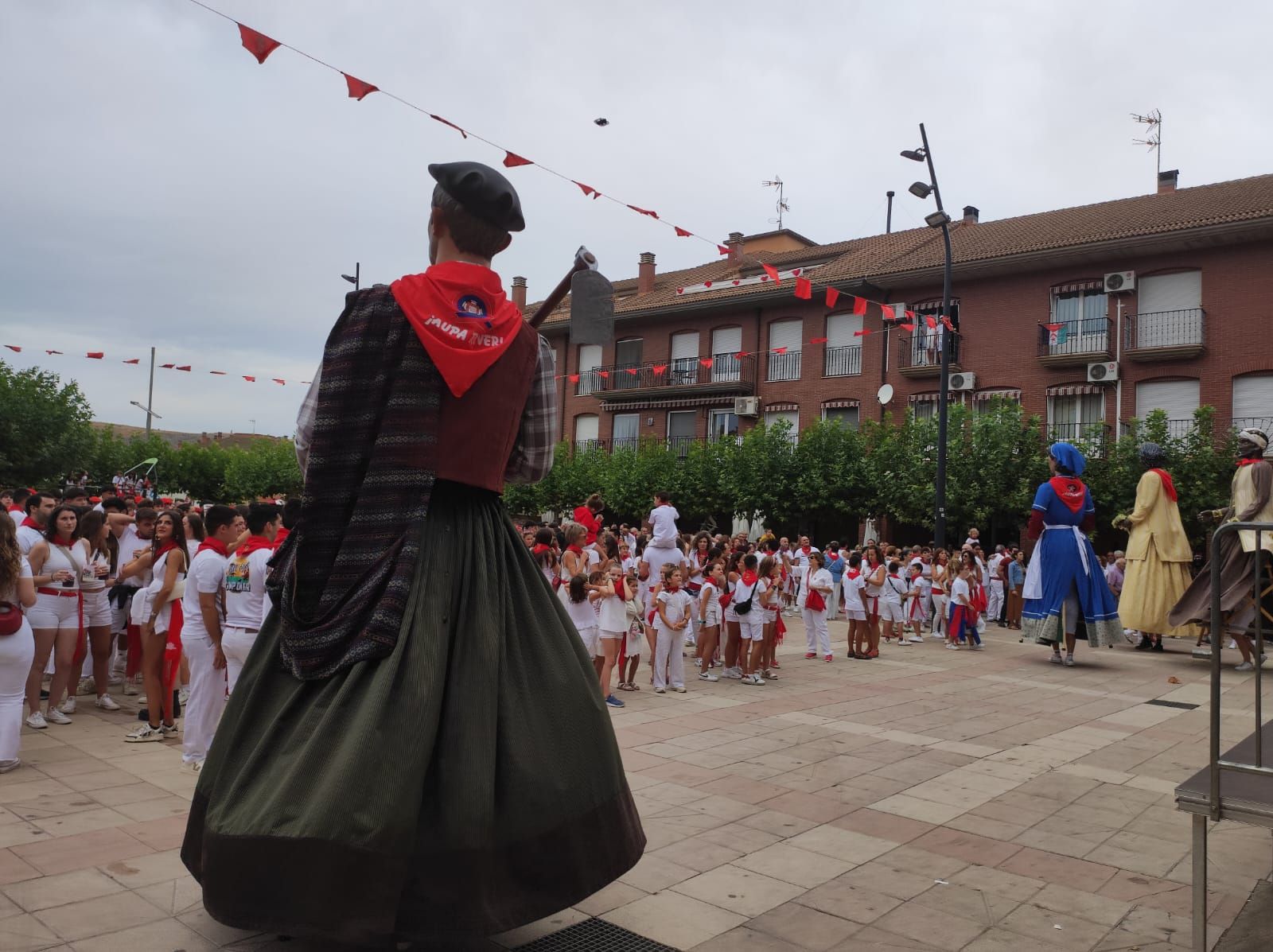 Fotos del cohete de fiestas de Andosilla
