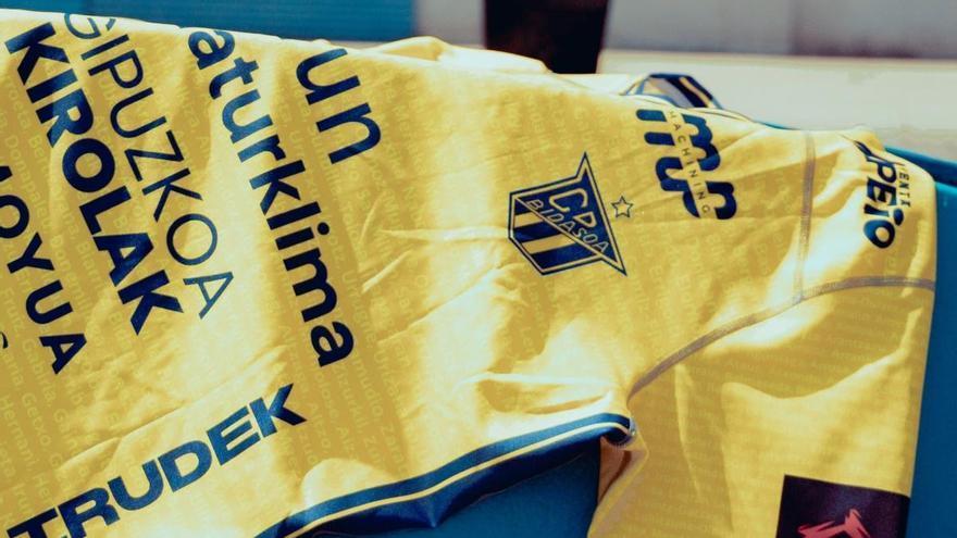 El Bidasoa descubre la Eurorregión con su nueva camiseta