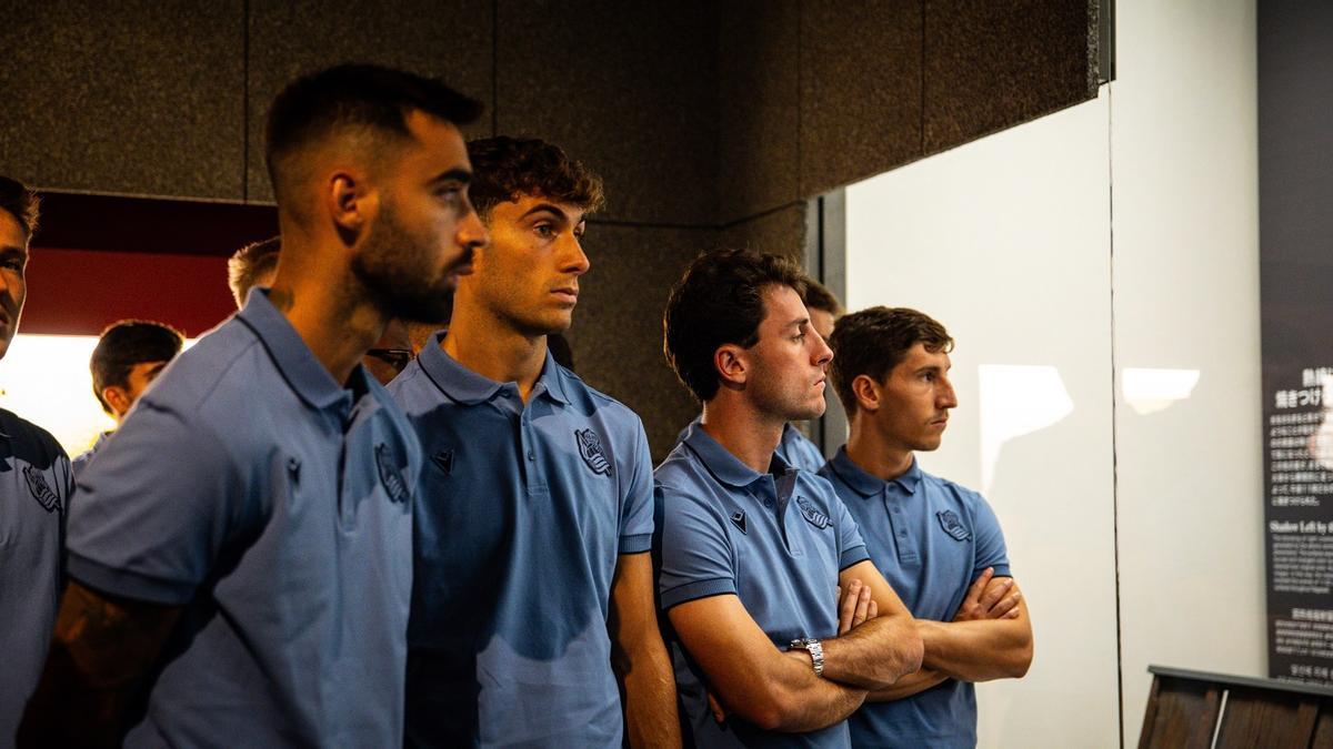 Emotiva visita de la Real Sociedad al Museo de la Bomba Atómica en Nagasaki