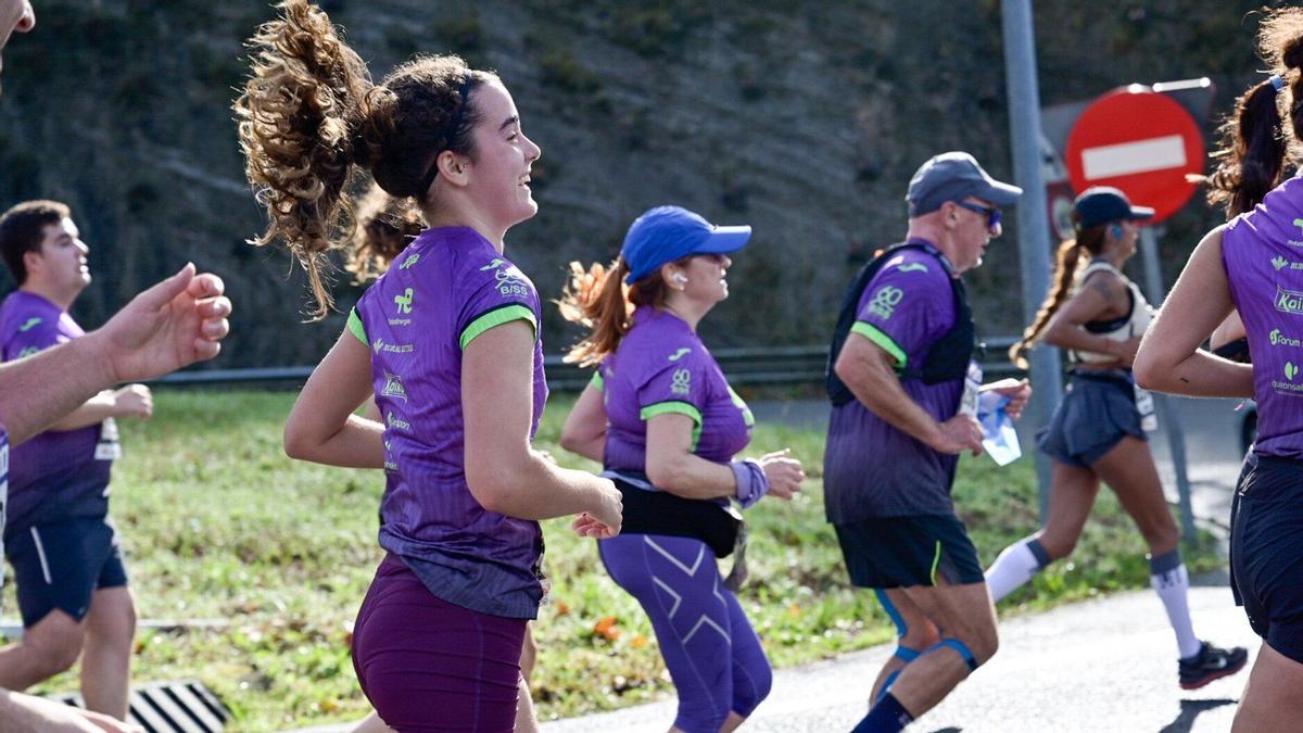 Corredores a la altura de Gaintxurizketa durante la Behobia-San Sebastián.