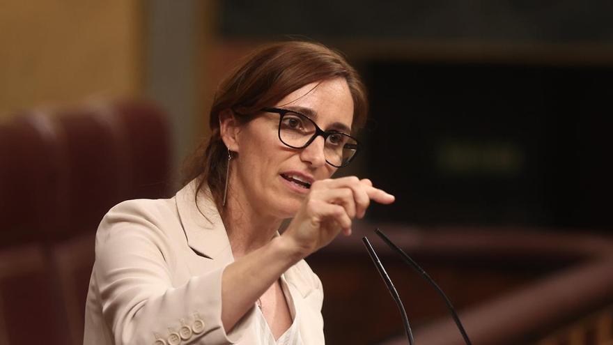 Mónica García carga contra las comunidades por "escudarse" detrás del Ministerio ante la huelga médica
