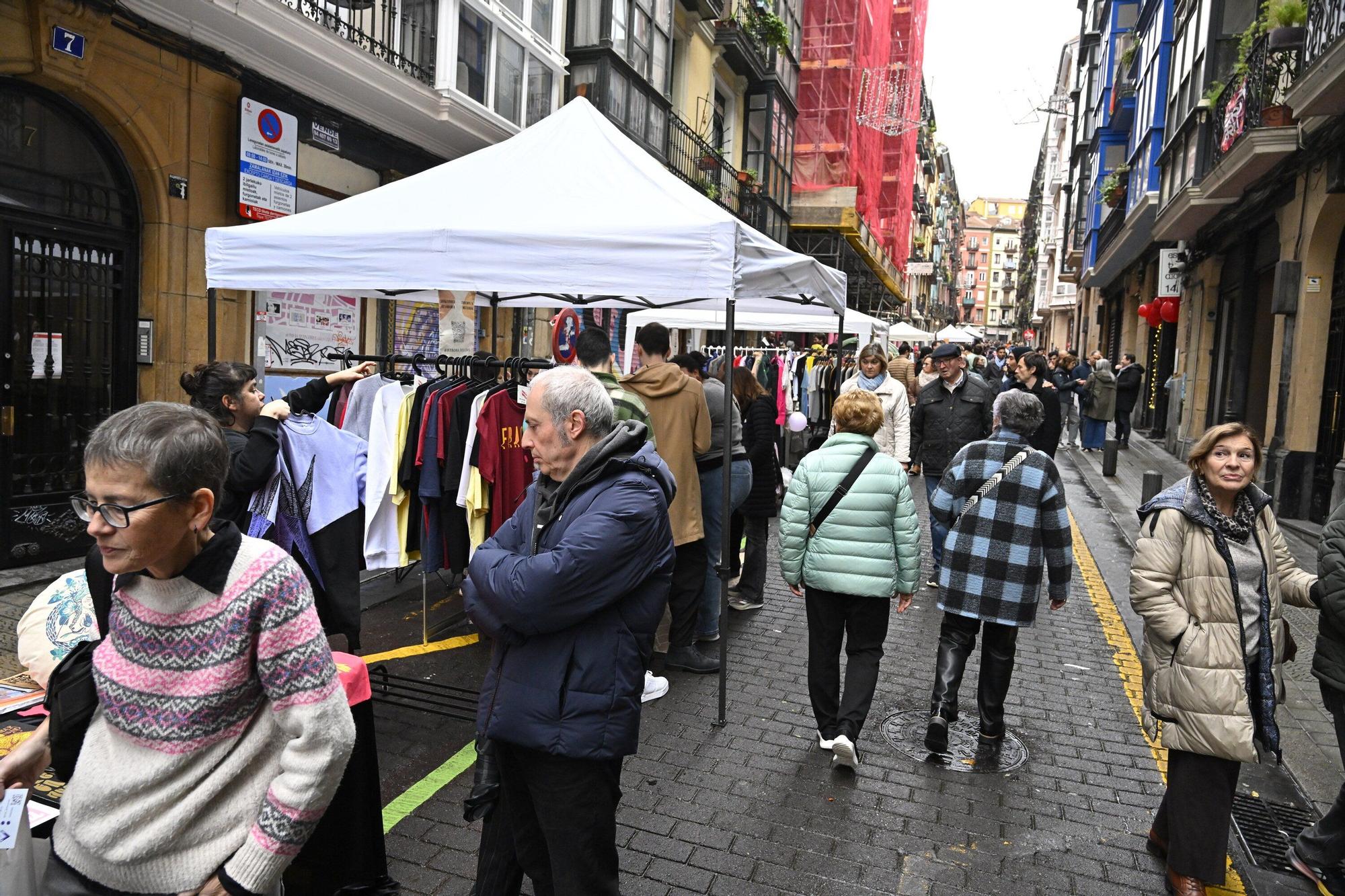 En imágenes: el mercado del Dos de Mayo se viste de Navidad