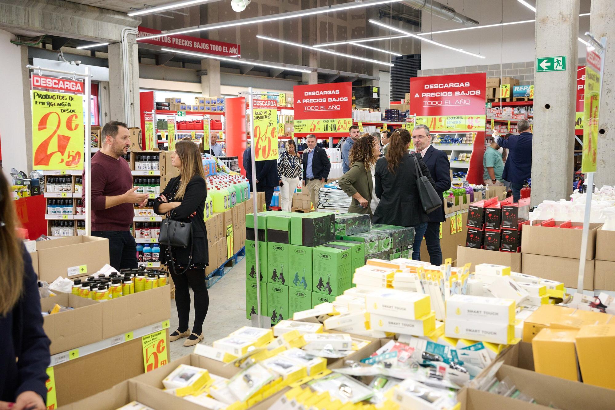 Fotos de la inauguración oficial de la nueva tienda de Carter-Cash en Pamplona