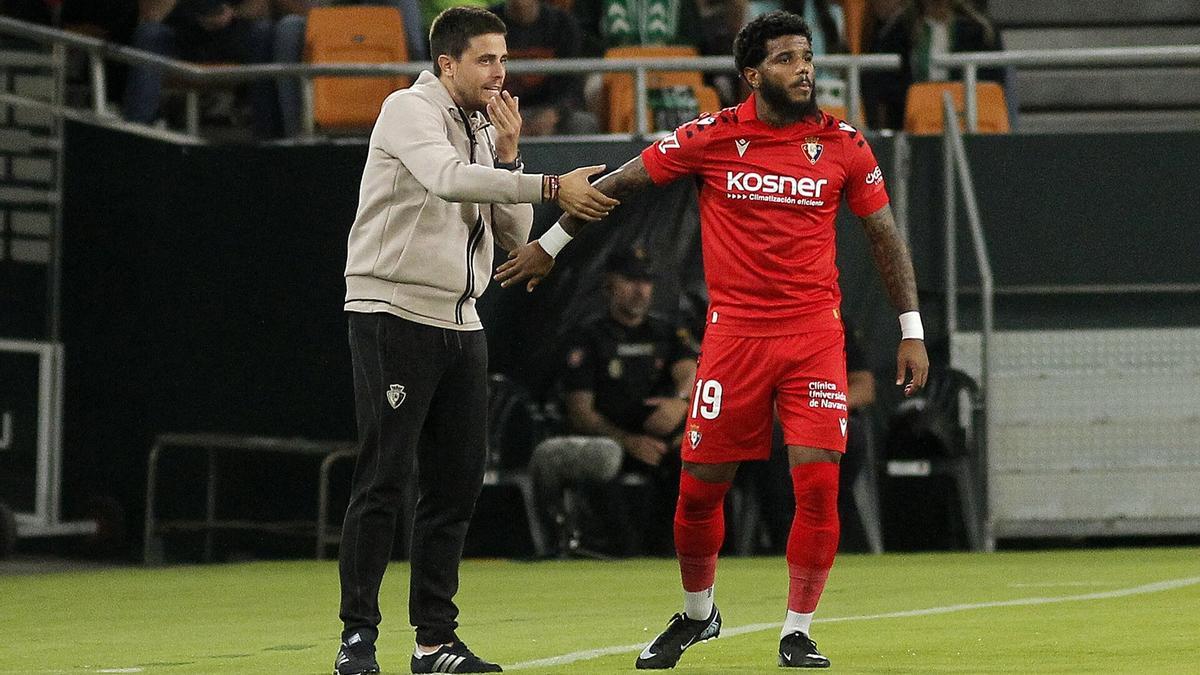 Lisci, dando instrucciones a Rosier.