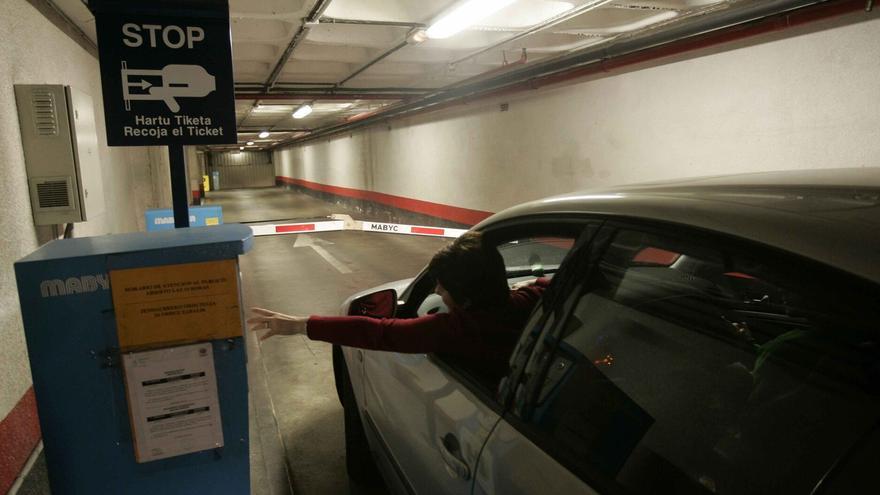 Vitoria pintará el parking de Artium deteriorado por las humedades