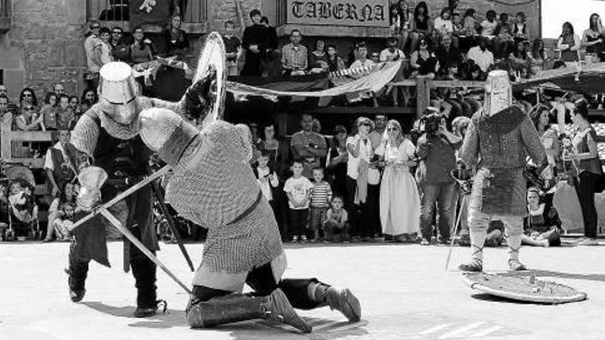 Lucha de los caballeros de la Orden de la Jarra, en Artajona.
