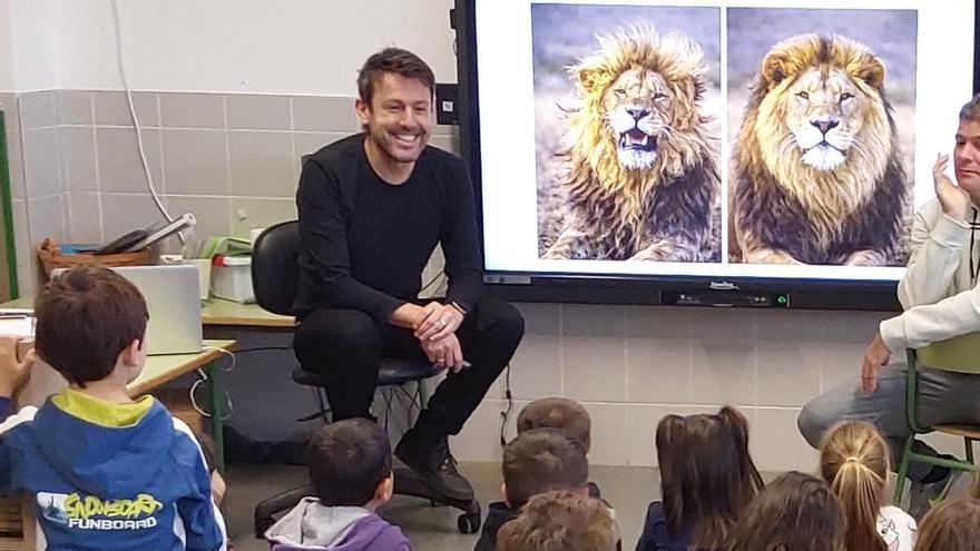 Alumnos del colegio Joakin Lizarraga de Sarriguren recrean un salón de peluquería dentro del aula