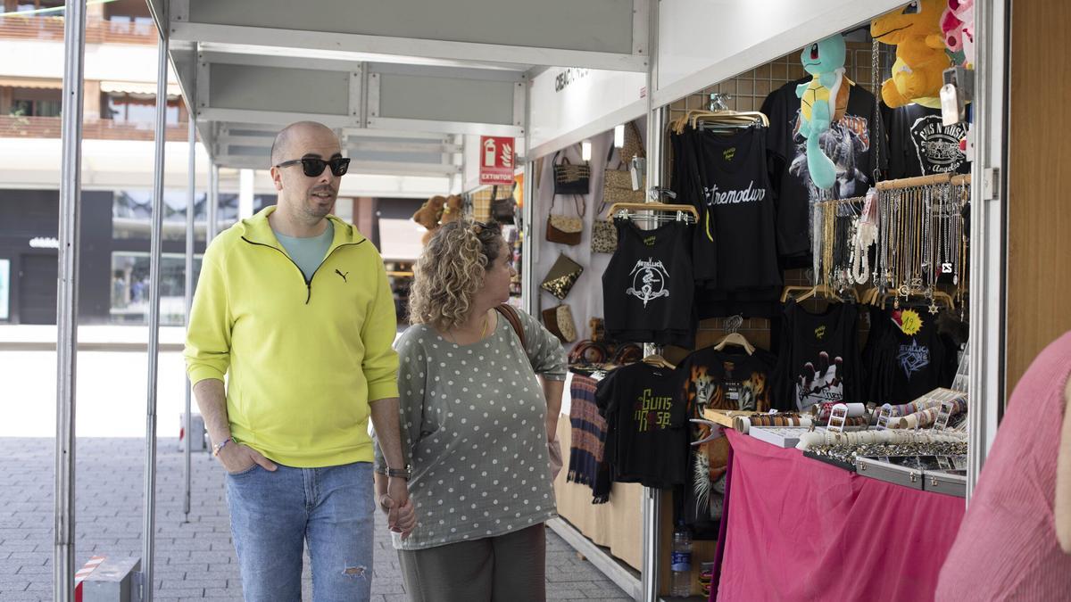 En imágenes: La plaza Santa Bárbara acoge la feria de La Blanca