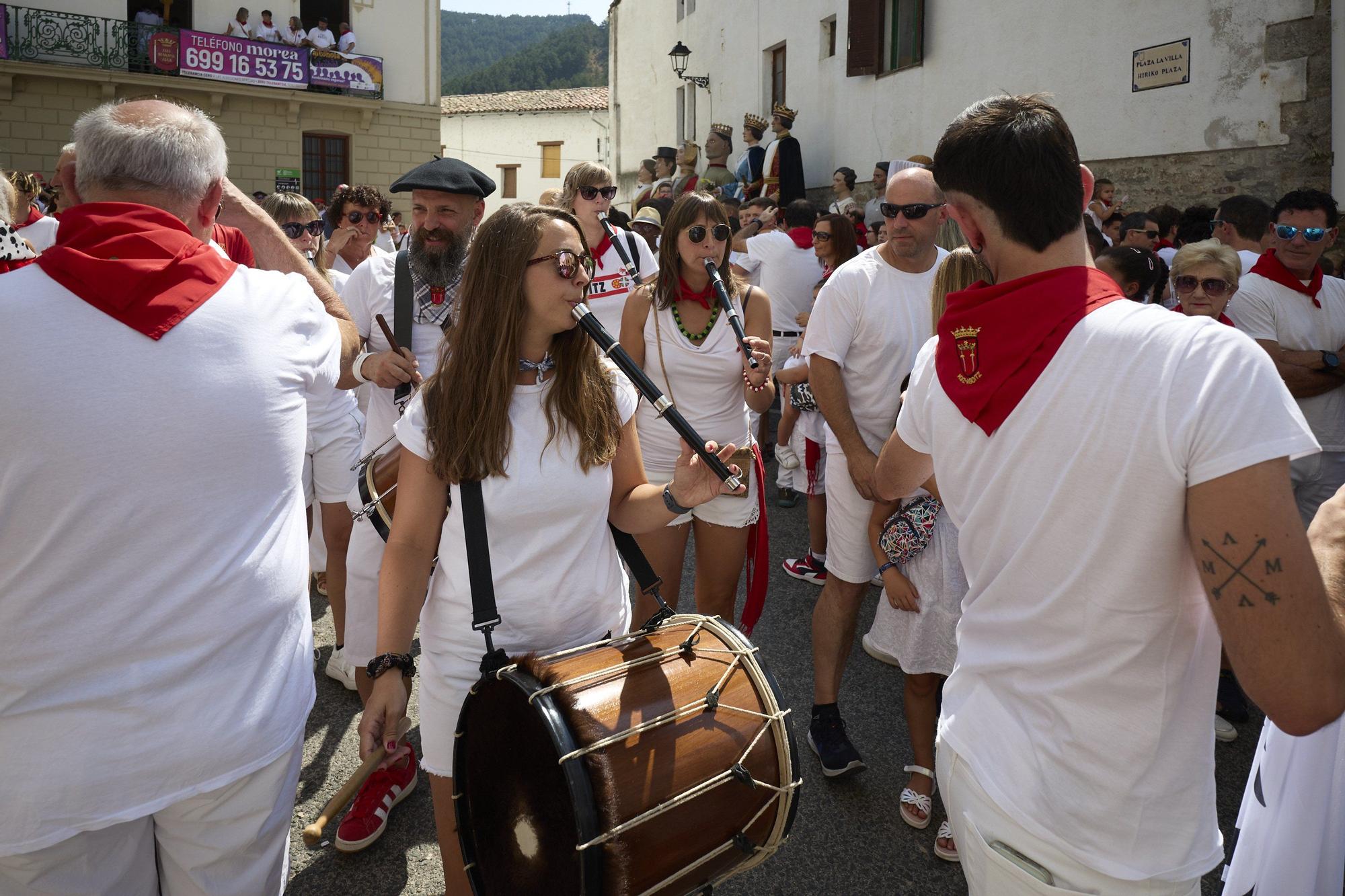 Fotos del chupinazo de fiestas de Aoiz 2025